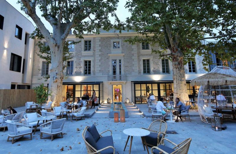 hôtel avec cour intérieure saint rémy de provence